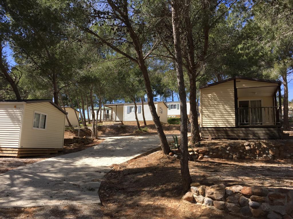Camping Le Bois De Pins Salses-le-Chateau Δωμάτιο φωτογραφία